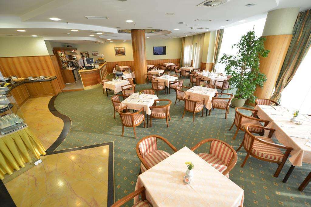 Hotel Karpos Skopje Nhà hàng bức ảnh